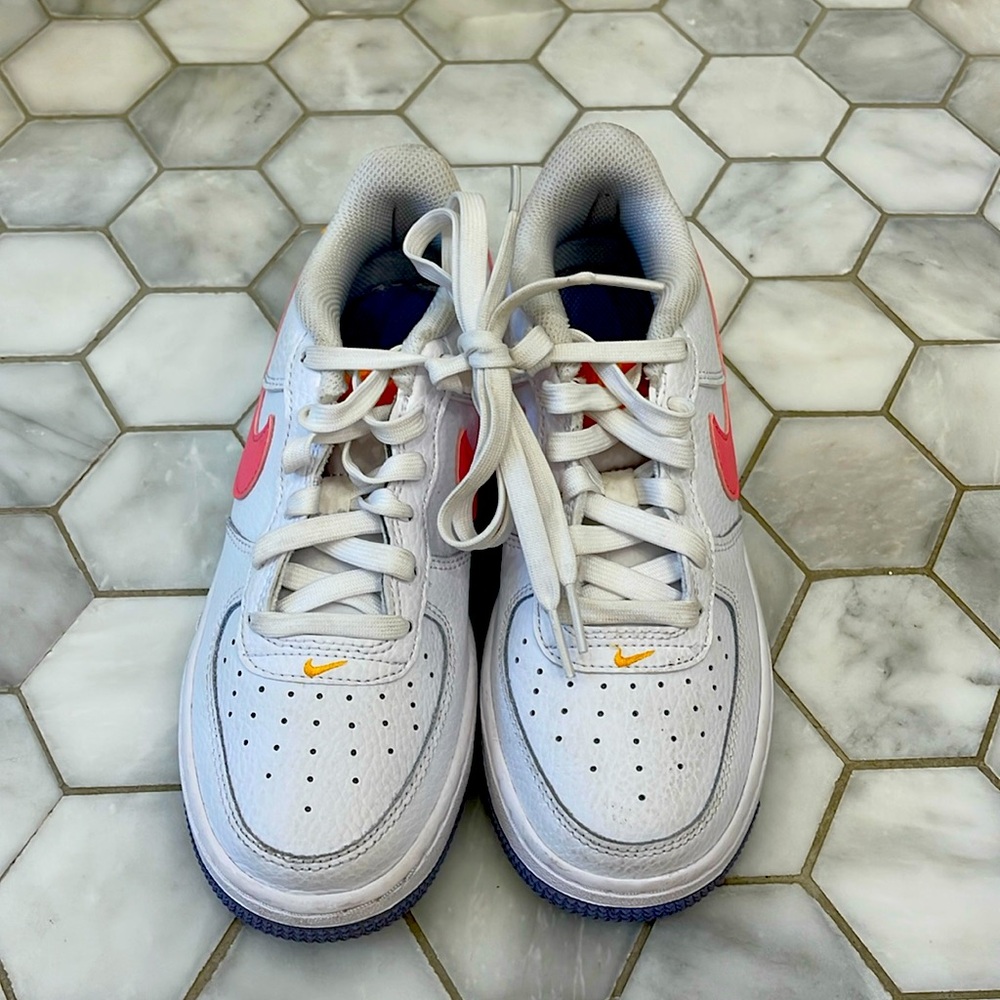 Like new Nike Youth Shoes - Size 4Y